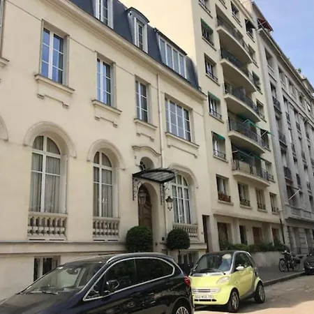 7e Tour Eiffel * Paris