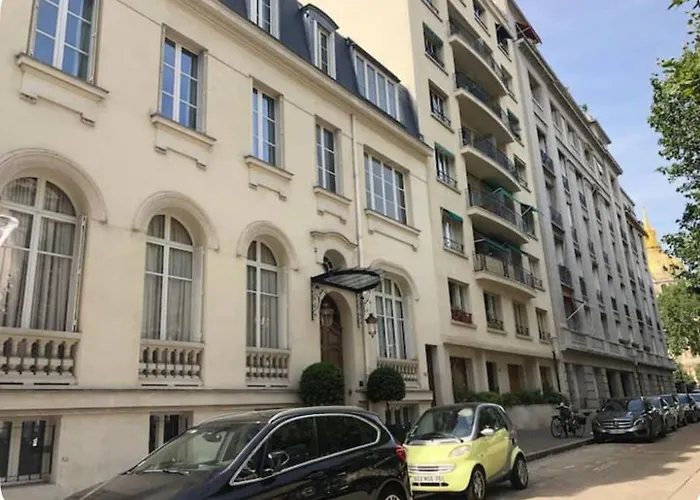 7e Tour Eiffel * Paris